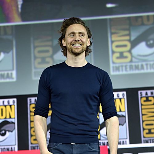 Tom Hiddleston Bio, Net Worth, Ethnicity, Salary, Age, Wiki