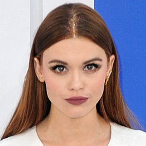 Holland Roden Bio, Affair, Single, Net Worth, Ethnicity, Salary, Age