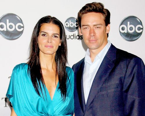 is angie harmon still married to mark harmon