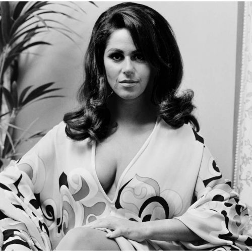 Caption: Lainie Kazan posing for a Photo on her Young age ( Source: Famous ...