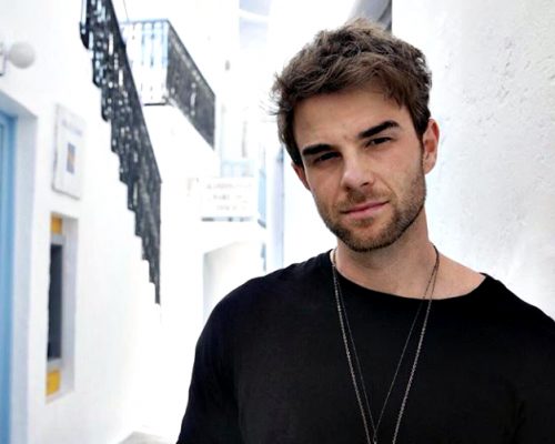 Biography (Biografia) - Nathaniel Buzolic Fansite