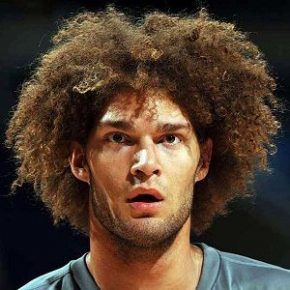 Robin Lopez Bio, Affair, Single, Net Worth, Ethnicity, Age, Girlfriend