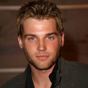 Mike Vogel Bio Affair Married Wife Net Worth Ethnicity Salary Age Nationality Height Actor And Former Fashion Model