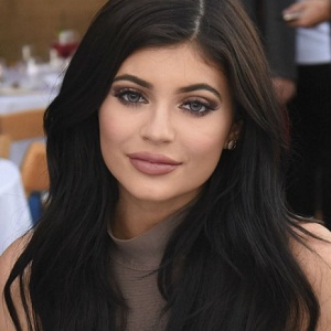 Kylie Jenner Bio Affair Single Net Worth Ethnicity Salary Age Nationality Height Businesswoman Model