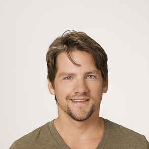 Zachary Knighton hang