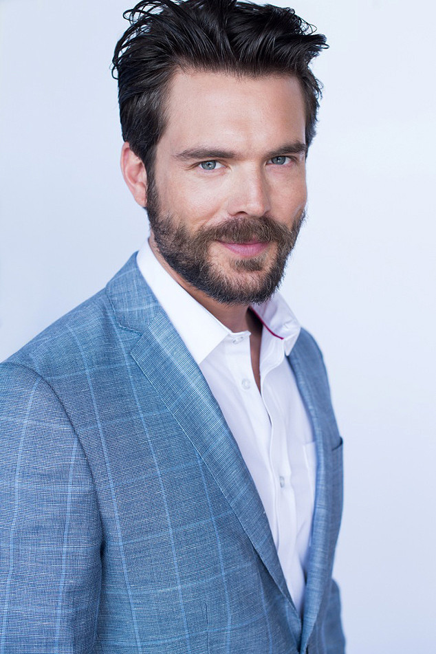 Charlie Weber is dating his co-star Liza Weil after ...