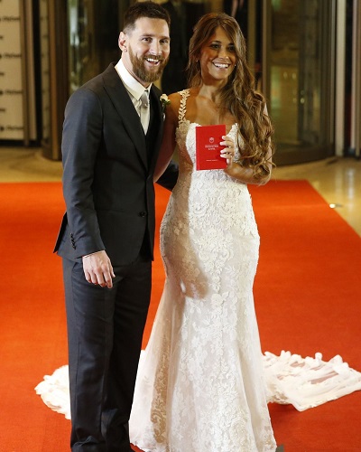 Lionel Messi Married His Childhood Sweetheart Antonella Roccuzzo Check Out Their Amazing Marriage Ceremony Called Wedding Of The Century Married Biography