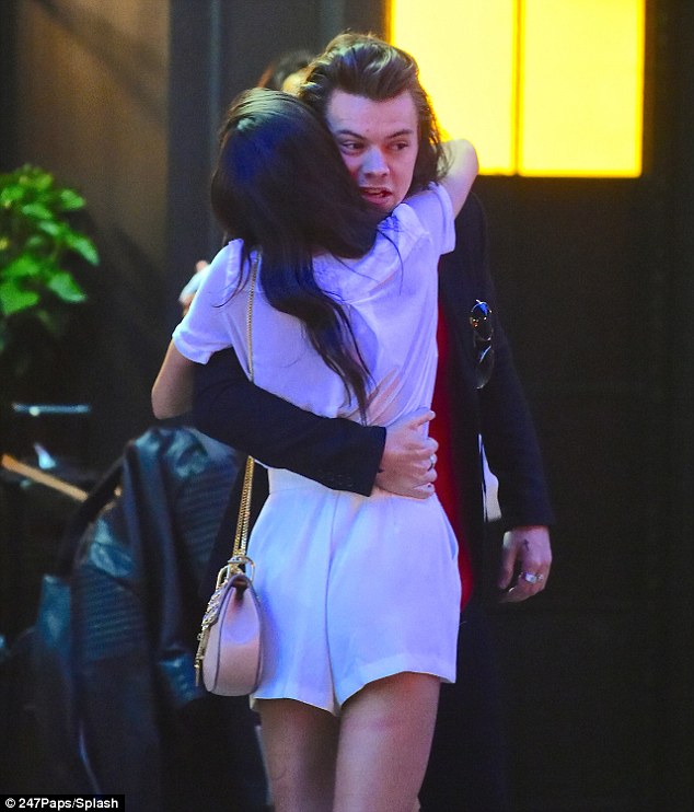 HARRY’S NEW GIRL!! Harry Styles Dating Victoria’s Secret Model Camille Rowe Source: Daily Mail (Harry and Camille)