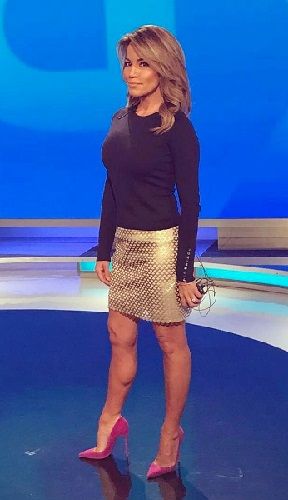 Photos of Robin Meade.