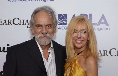    Tommy Chong con cordial, Esposa Shelby Fiddis 