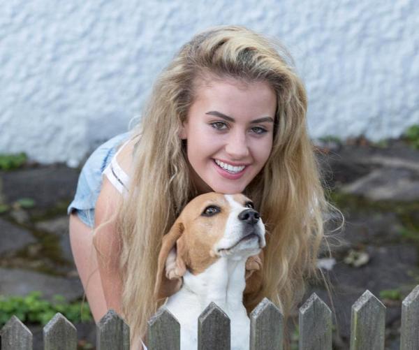 Source: The Sun (Chloe Ayling back at her London home seen with her pet dog). 
