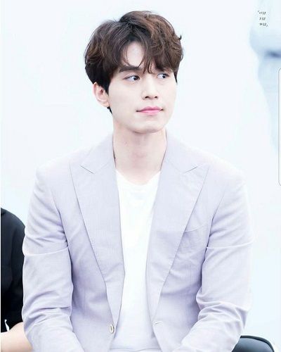 The innocent looking Grim Reaper, Lee Dong Wook attacks 