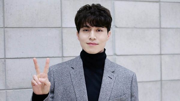 The innocent looking Grim Reaper, Lee Dong Wook attacks fan’s heart