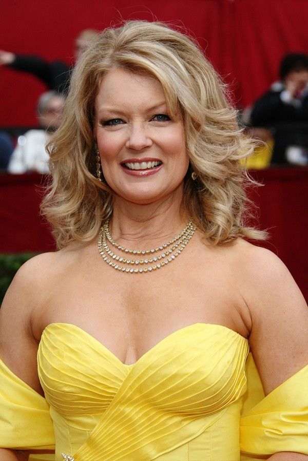 Long term working career as a television host, Mary Hart receives honor for her work and