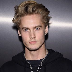 Neels Visser Bio, In Relation, Net Worth, Ethnicity, Age, Height