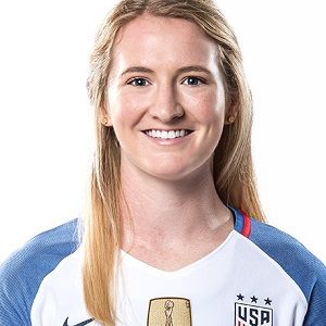 When did Sam Mewis marry her long-term partner Pat Johnson