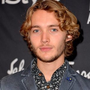 Regbo girlfriend toby Toby Regbo's