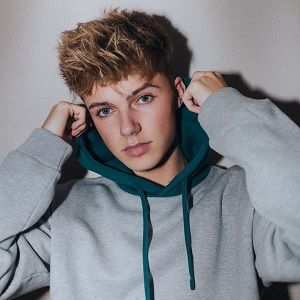 HRVY Bio, Dating, Girlfriend, Net Worth, Ethnicity, Salary, Age