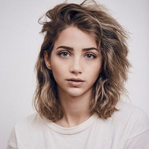 Emily Rudd Age, Relationship, Net Worth, Height, Ethnicity, Parents