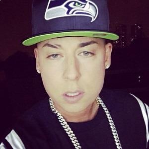 Cosculluela Bio, Affair, Single, Net Worth, Ethnicity ...