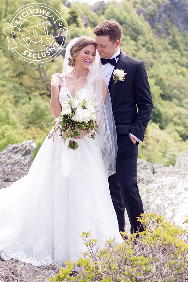 American Idol winner Scotty McCreery weds his longterm girlfriend Gabi