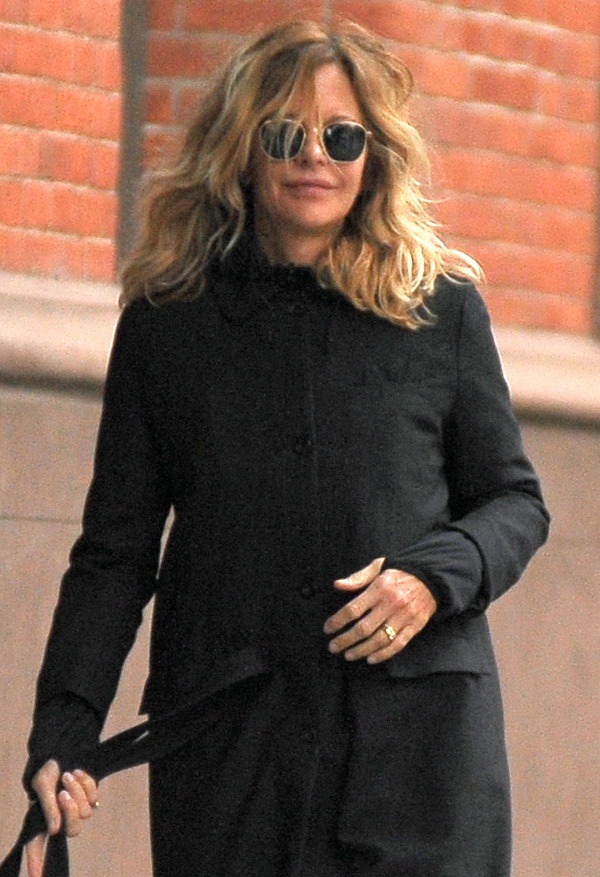 Meg Ryan is engaged! She flaunts her engagement ring in New York City ...