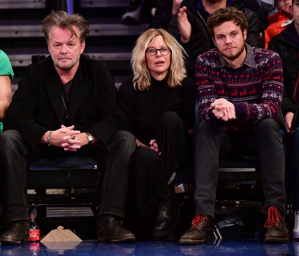 Meg Ryan is engaged! She flaunts her engagement ring in New York City ...