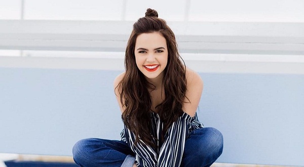 Next photo of Bailee Madison