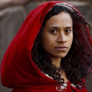 Angel Coulby Bio, Affair, In Relation, Weight, Net Worth, Ethnicity, Age
