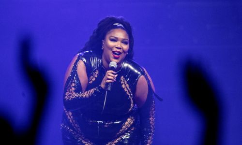 Lizzo Bio, Affair, Single, Net Worth, Ethnicity, Salary, Age, Height