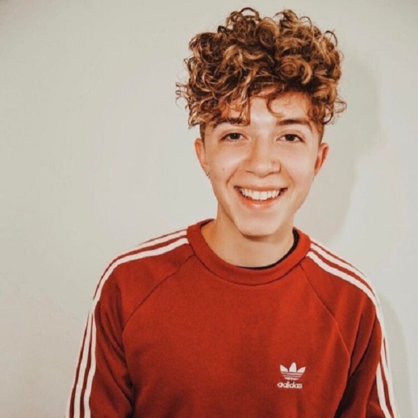 Singer Jack Avery, 19 has become a proud father of a daughter for the ...