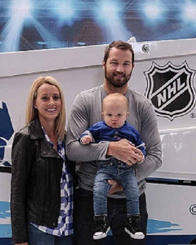 Dustin Byfuglien Wife (Emily Hendry) Age, Marriage, Net Worth 2023