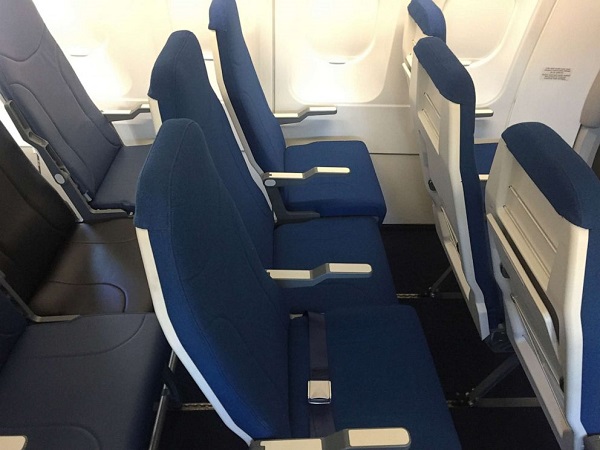 Airplane middle seat upgrade! FAA has approved of a new middle seat ...