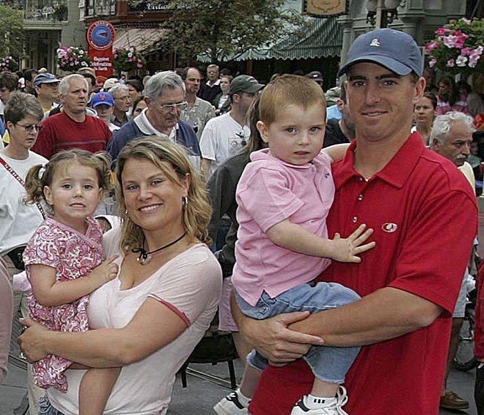 Adam LaRoche with kind, Wife Jennifer LaRoche 