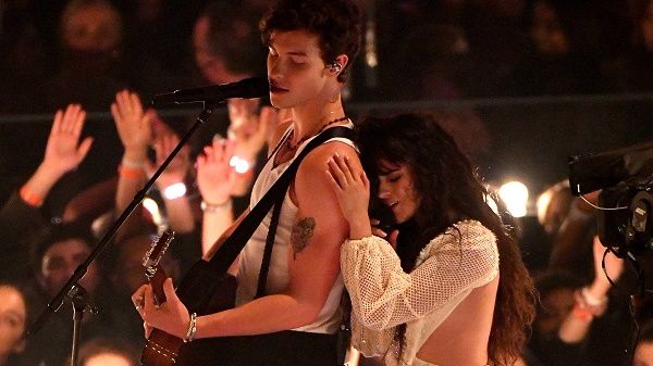 Singer Camila Cabello and Shawn Mendes steaming performance in VMA’s ...