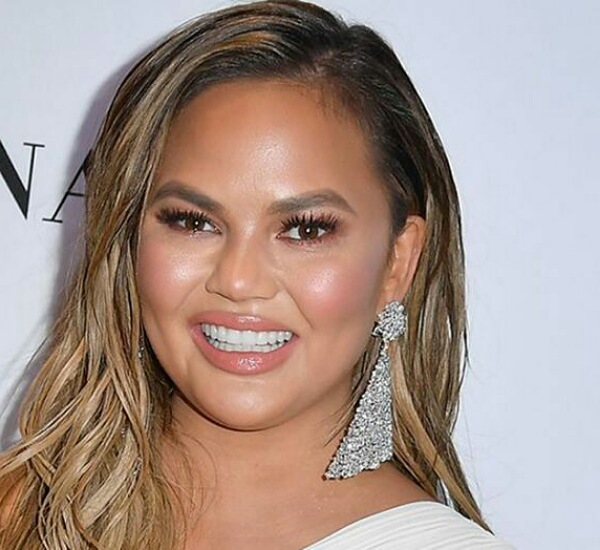 The new tattoo of Chrissy Teigen representing the birthdays of her five ...