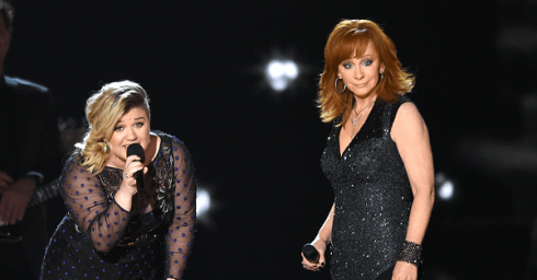 Reba McEntire and former Daughter-in-law Kelly Clarkson relationship ...