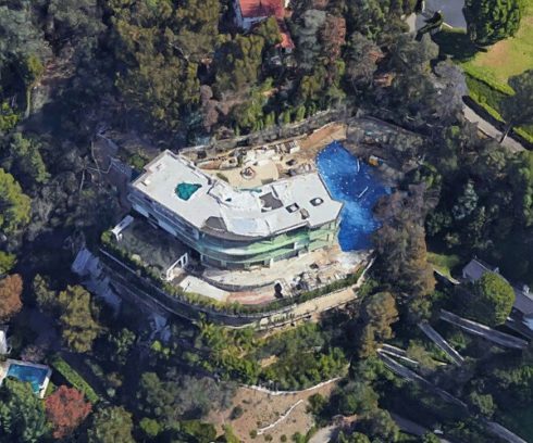 The court orders real estate tycoon Mohamed Hadid to tear down his Bel ...