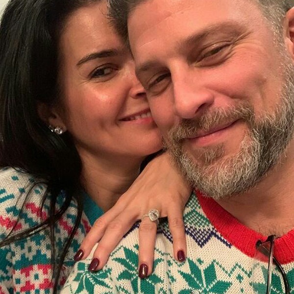 Actress Angie Harmon is engaged to her boyfriend Greg Vaughan on ...