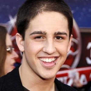 Eric Lloyd Age, Relationship, Net worth, Height, Wife, Ethnicity, Wiki