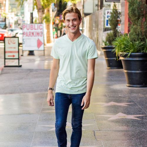 Tyler Henry Bio, Affair, In Relation, Ethnicity, Salary, Age, Nationality