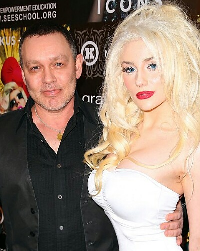 Courtney Stodden From A Teenage Bride Of Doug Hutchison 50 To A Young Divorcee Married Biography