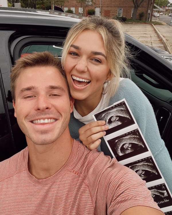 Duck Dynasty Star Sadie Robertson Is Pregnant She And Her Husband Christian Huff Revealed The