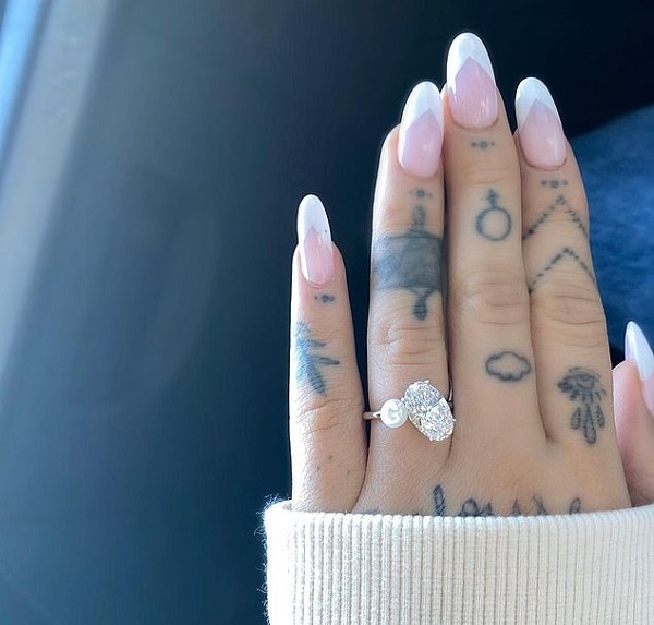 Ariana Grandes Wedding Ring