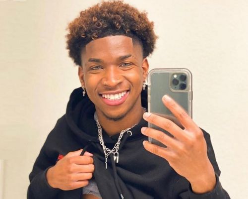 Swagkage Face Reveal, Wiki, Age, Net Worth, Biography, Real Name, Family,  Twitter, Height - News