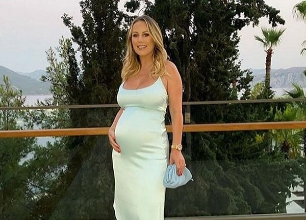 Kate Wright, 29 delivers her first baby with footballer husband, Rio ...