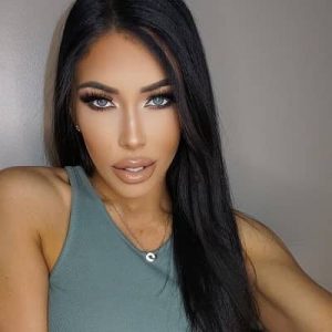 Carmen Ortega Bio, Affair, Single, Net Worth, Ethnicity, Salary, Boyfriend