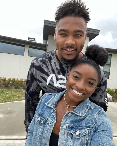 Jonathan Owens supports his girlfriend Simone Biles amid her withdraw ...