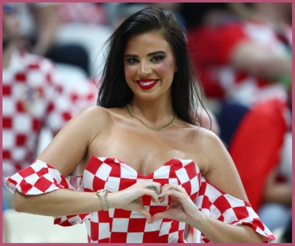 Meet Croatias “hottest Fan” Ivana Knoll For The 2022 World Cup Who Is She 