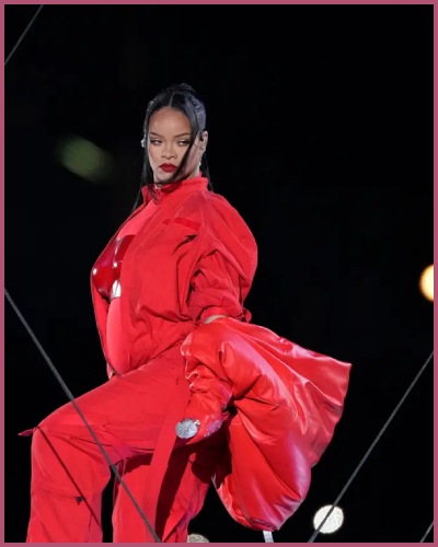 ‘Baby on Board!’ Pregnant Rihanna Delivers a Spectacular Performance at ...